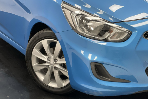 2018 Hyundai Accent Sport Hatch Image 2