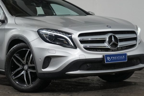 2017 Mercedes-Benz GLA-Class 180 SUV image 2