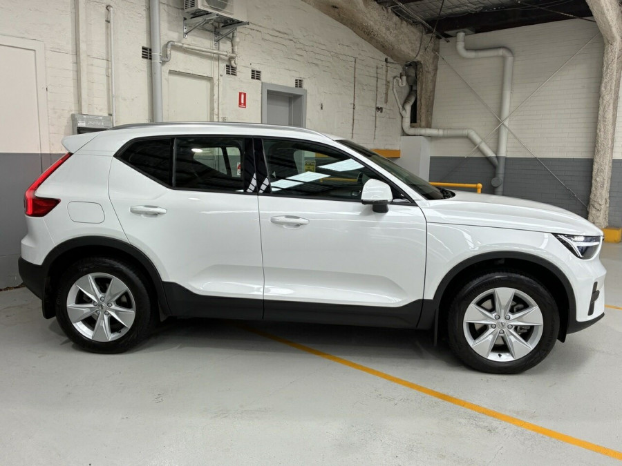 2025 Volvo XC40 XZ Plus B4 SUV Image 5