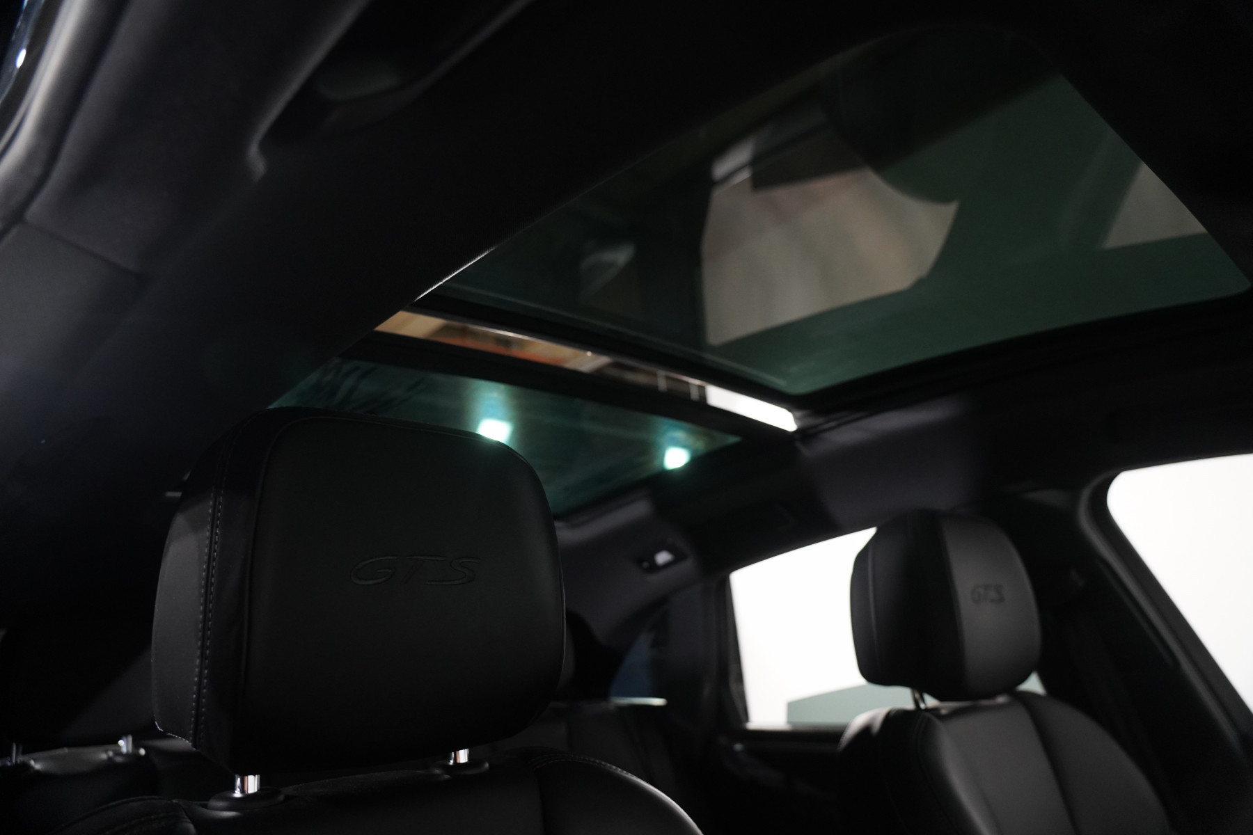 2017 Porsche Macan Gts SUV Image 27