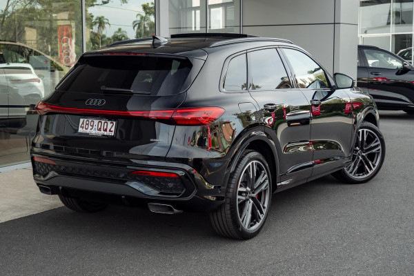 2026 Audi Q5 e-hybrid 270kW SUV image 2