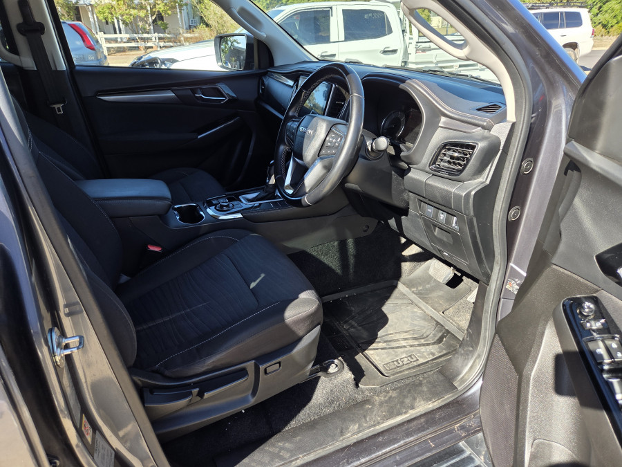 2021 Isuzu MU-X RJ LS-U SUV Image 23