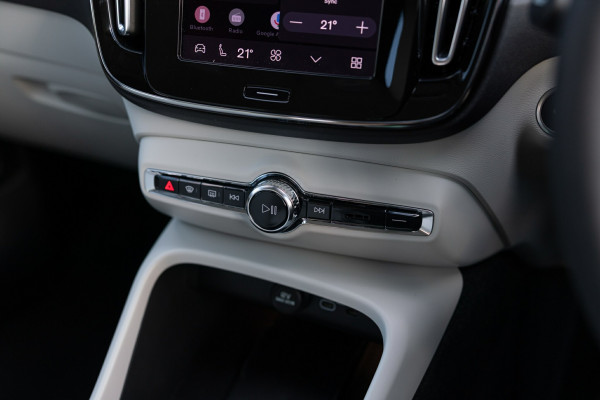 2026 Volvo XC40 XZ Ultra B4 Dark SUV Image 26