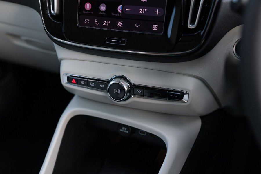 2026 Volvo XC40 XZ Ultra B4 Dark SUV Image 26