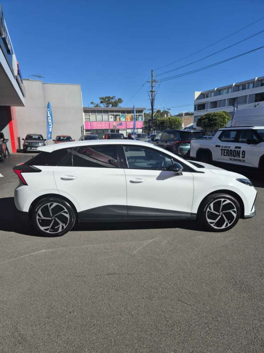 2026 MG MG4 AH4E Essence 64 Hatch Image 4