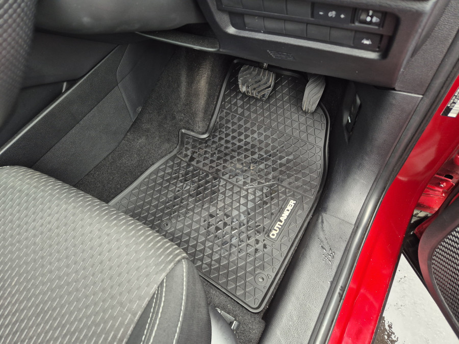 2023 Mitsubishi Outlander ZM LS SUV Image 18