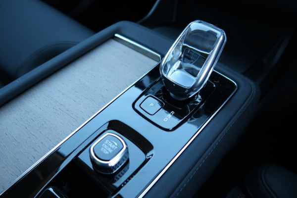 2025 MY26 Volvo XC90 L Series Plus T8 Plug-in Hybrid Dark SUV Image 18