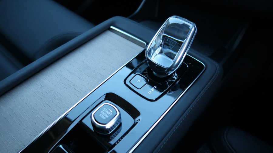 2025 MY26 Volvo XC90 L Series Plus T8 Plug-in Hybrid Dark SUV Image 18