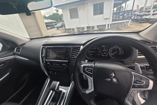 2019 Mitsubishi Pajero Sport QE GLX SUV Image 16