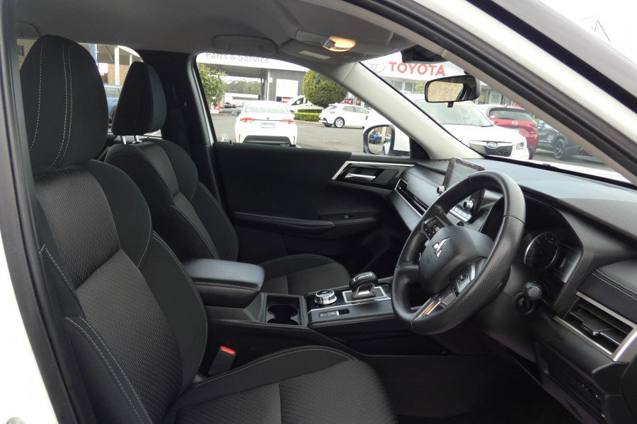 2023 Mitsubishi Outlander ZM MY23 ES 7 SEAT 2WD SUV Image 13