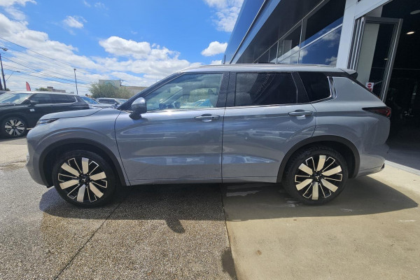 2025 Mitsubishi Outlander ZM Exceed SUV Image 3