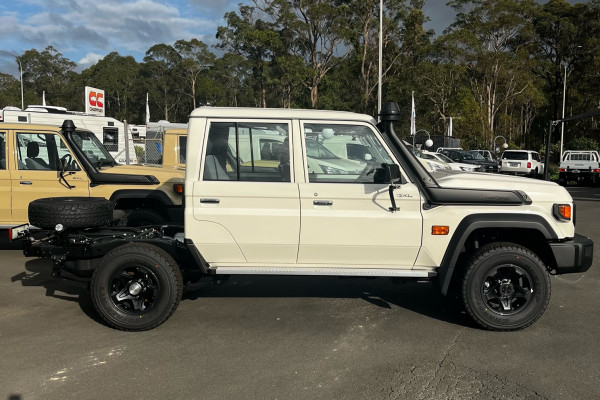 2025 MYon Toyota LandCruiser GDJL79R (Cab Chassis) GXL Double-Cab Cab-Chassis Image 4