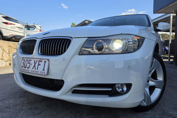 2011 BMW 3 Series E90 320i M Sport Sedan Image 2