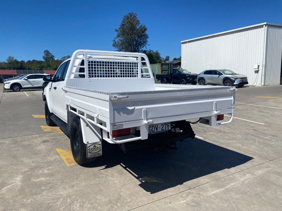 2019 Toyota HiLux  SR Dual Cab Cab Chassis Image 3