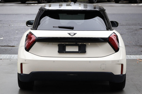 2026 MINI Cooper J01 SE Favoured Hatch image 3