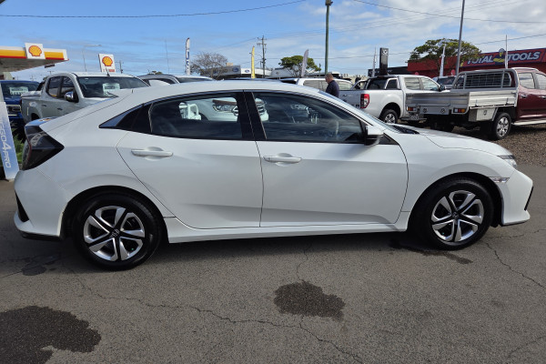 2018 Honda Civic 10th Gen VTi Hatch Image 7