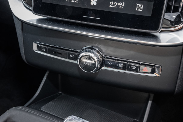 2026 Volvo XC90 L Series Plus B5 Bright SUV image 16