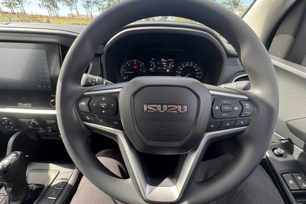 2026 Isuzu MU-X RJ LS-M SUV Image 16