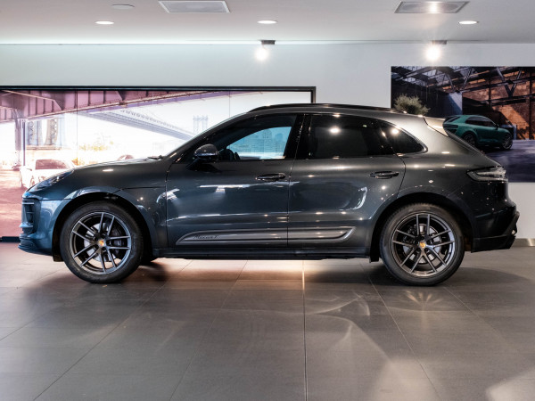 2023 Porsche Macan 95B T SUV image 8
