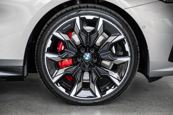 2026 BMW 5 Series G60 540d xDrive Sedan image 25