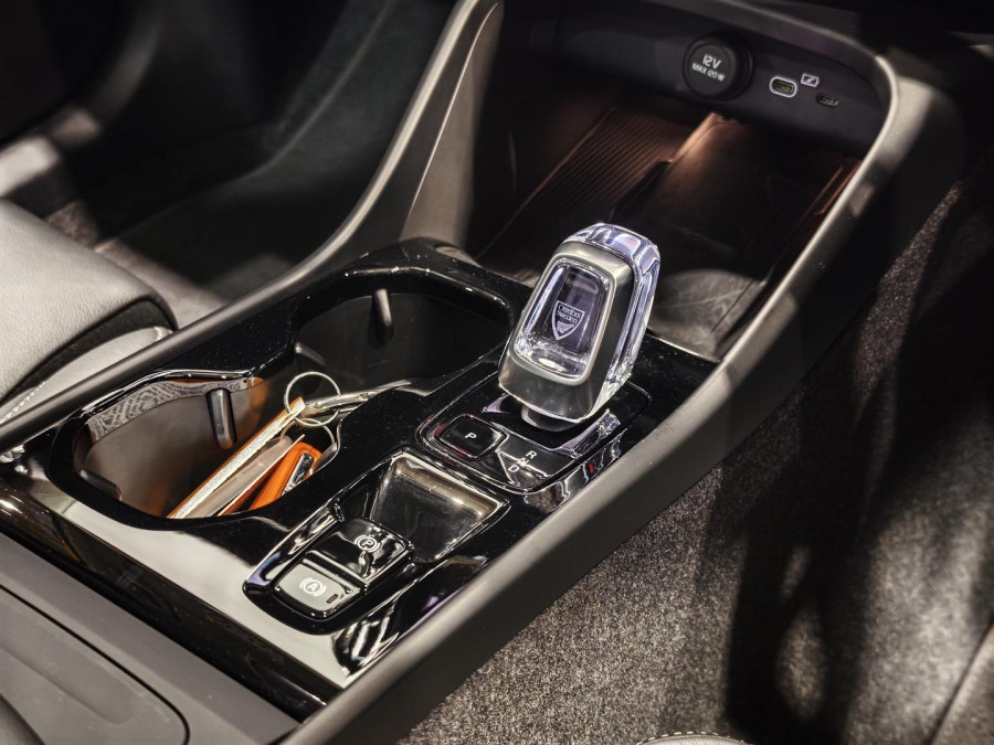 2025 MY26 Volvo XC40 XZ Ultra B4 Bright SUV Image 18