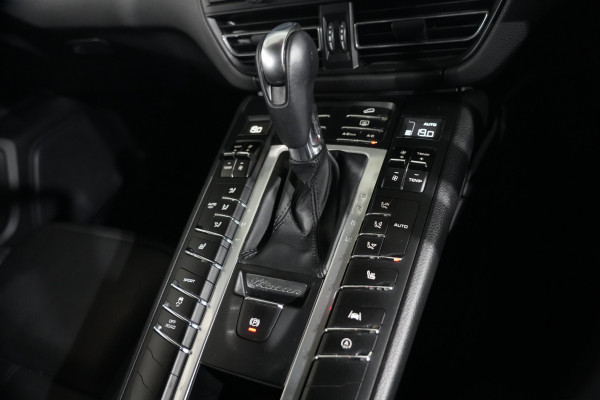 2021 Porsche Macan SUV Image 17