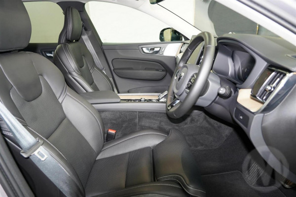 2025 MY26 Volvo XC60 UZ Ultra B5 Dark SUV Image 11