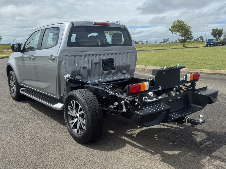 2026 Isuzu D-MAX RG LS-U Cab Chassis Image 5