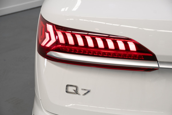 2021 Audi Q7 4M 45 TDI SUV Image 10