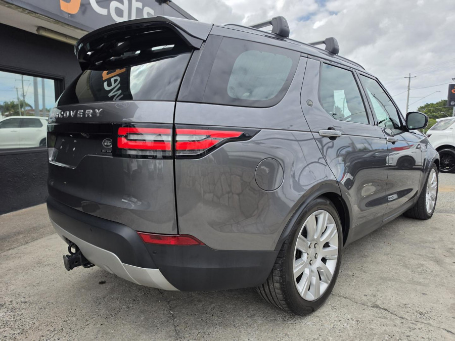 2018 Land Rover Discovery Series 5 HSE Luxury SUV Image 9