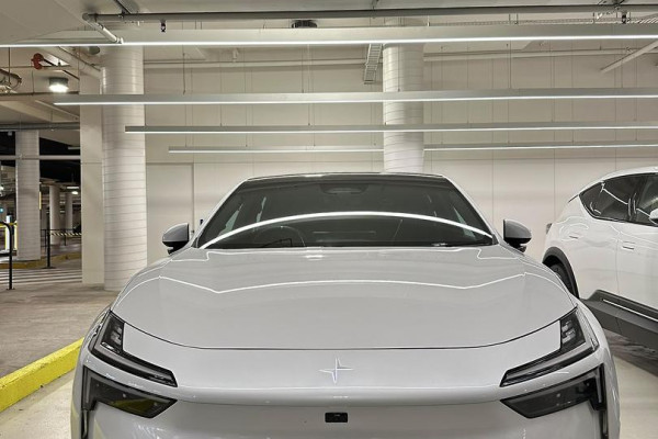 2025 Polestar 4  Long range Single motor Coupe Image 2