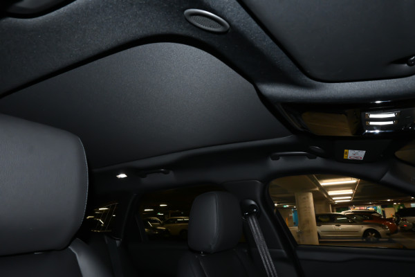 2026 MY25 Land Rover Range Rover Velar L560 P250 Dynamic SE SUV image 11
