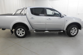 2015 Mitsubishi Triton GLX-R Utility crew cab