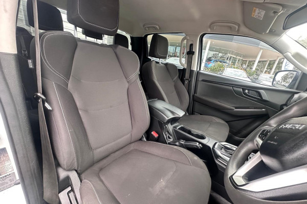 2022 Isuzu D-MAX RG SX High Ride Cab Chassis Image 17