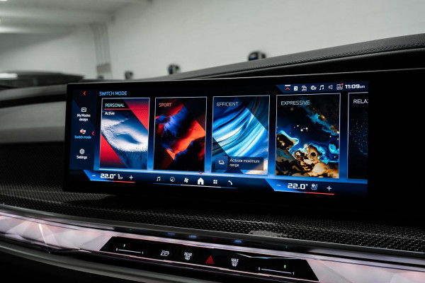 2024 BMW i7 G70 M70 xDrive Sedan image 13