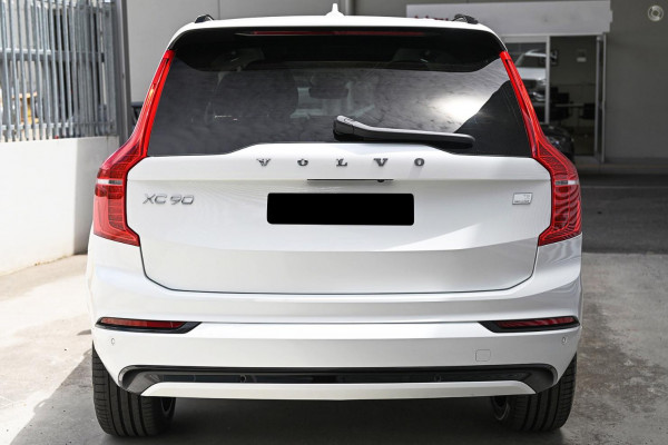 2024 Volvo XC90  Recharge Ultimate T8 Plug-In Hybrid SUV Image 3
