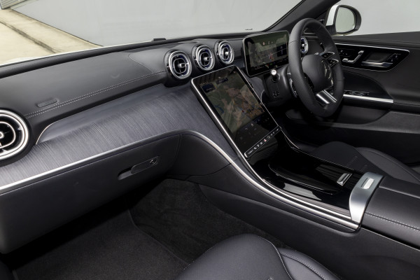 2025 Mercedes-Benz C-Class W206 C350 e Sedan image 13