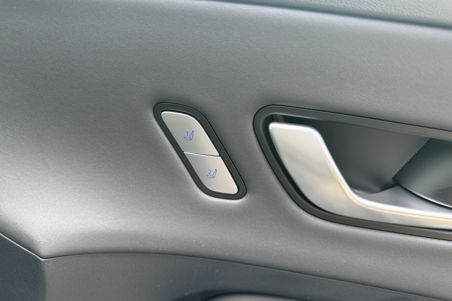 2025 Hyundai KONA SX2.V2 Premium SUV Image 16