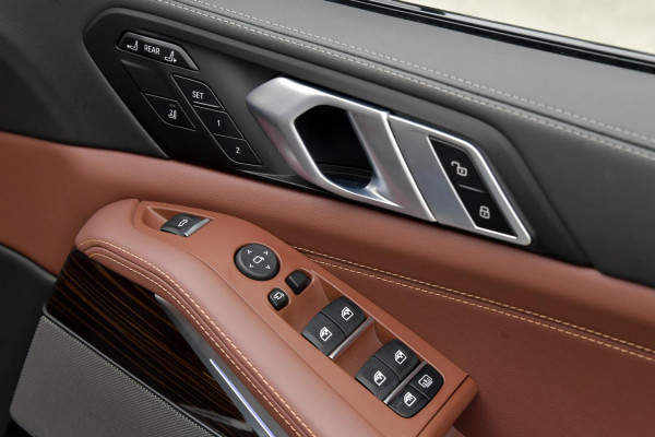 2025 BMW X7 G07 LCI xDrive40i M Sport SUV image 22