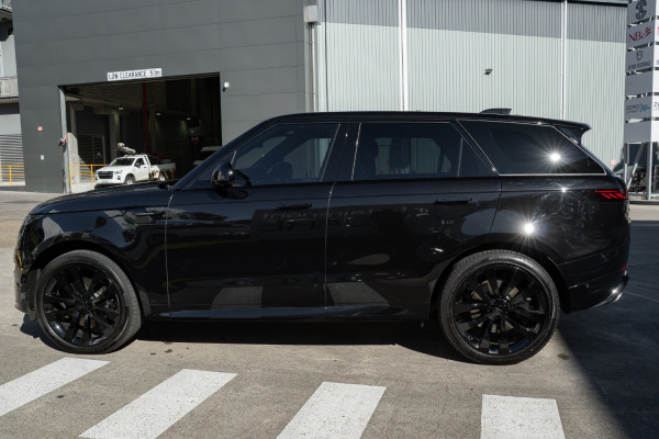 2026 Land Rover Range Rover Sport L461 P530 Autobiography SUV image 3