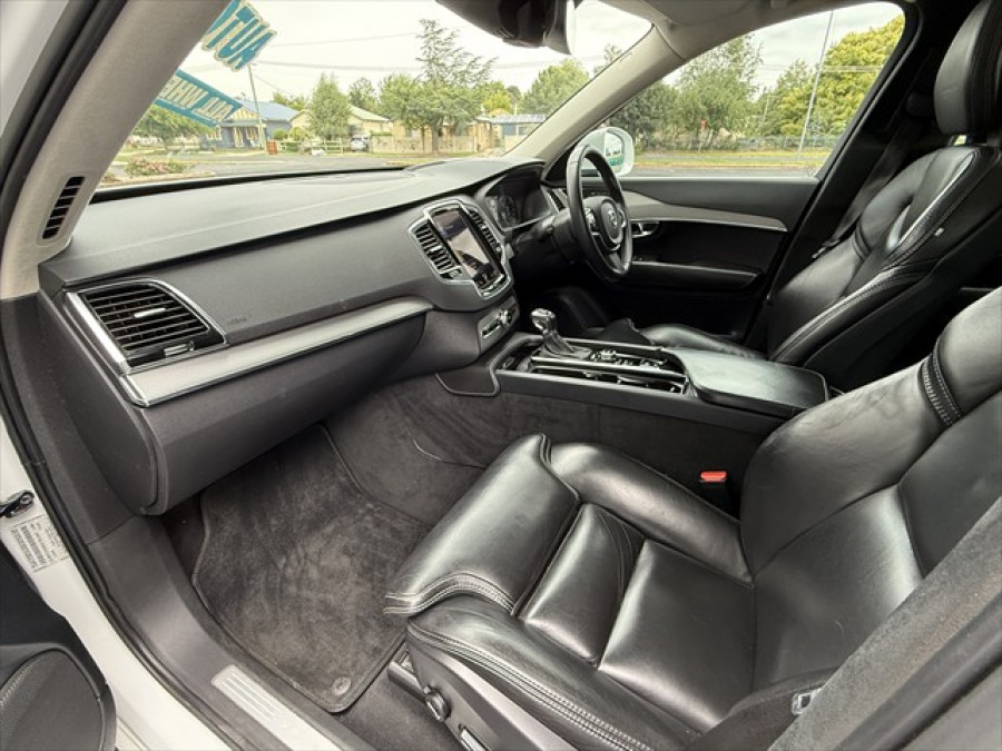 2017 Volvo XC90 L Series D5 Inscription SUV Image 19