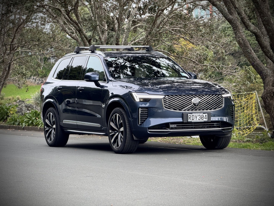 2025 Volvo XC90 L Series Ultra B5 Bright SUV Image 7