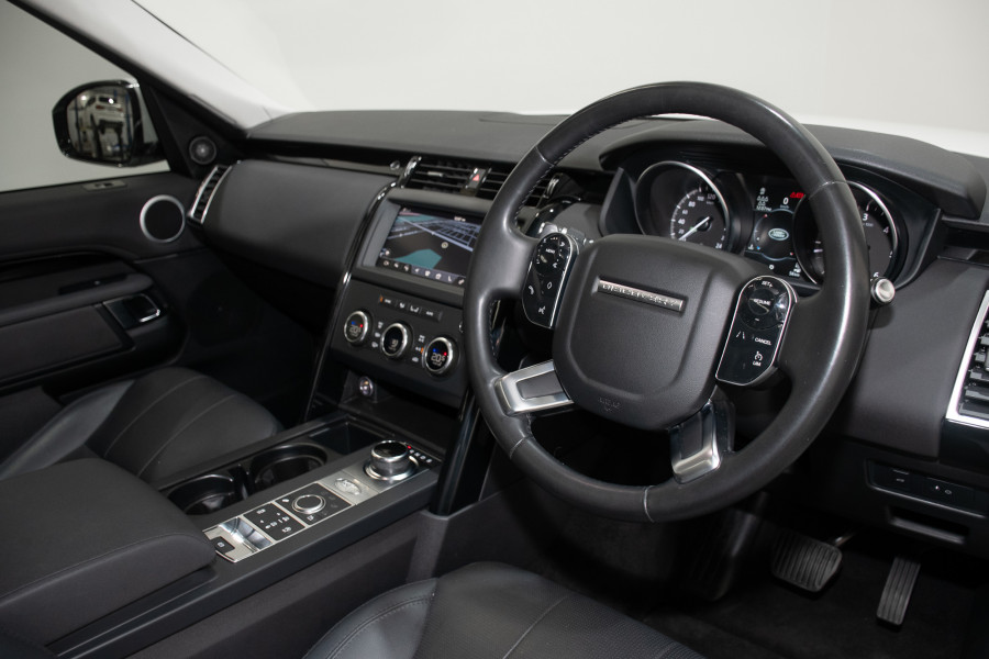 2019 Land Rover Discovery Series 5 SE SUV