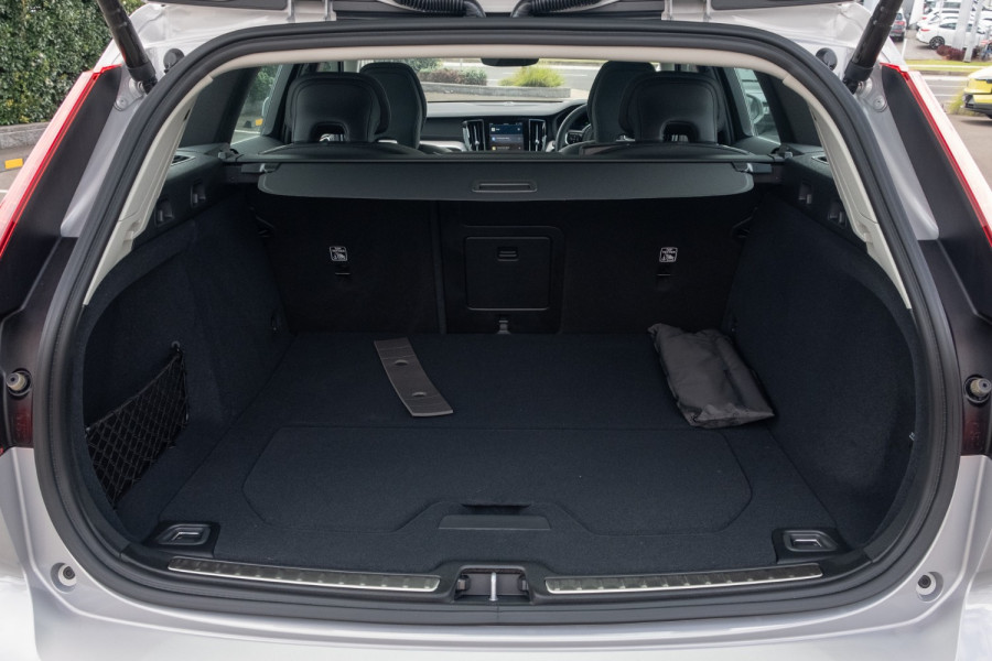 2025 Volvo V60 Cross Country Z Series Ultra B5 Bright Wagon Image 18