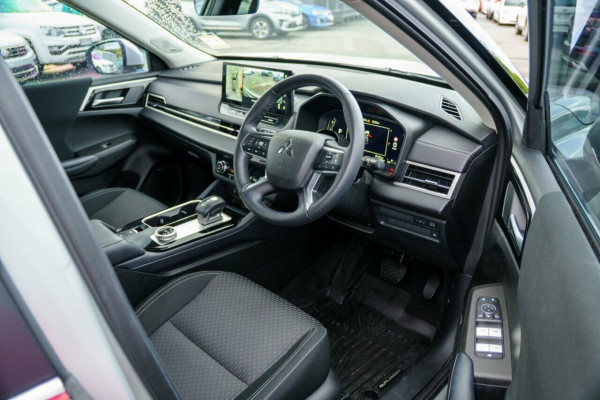 2025 Mitsubishi Outlander ZM LS SUV Image 16