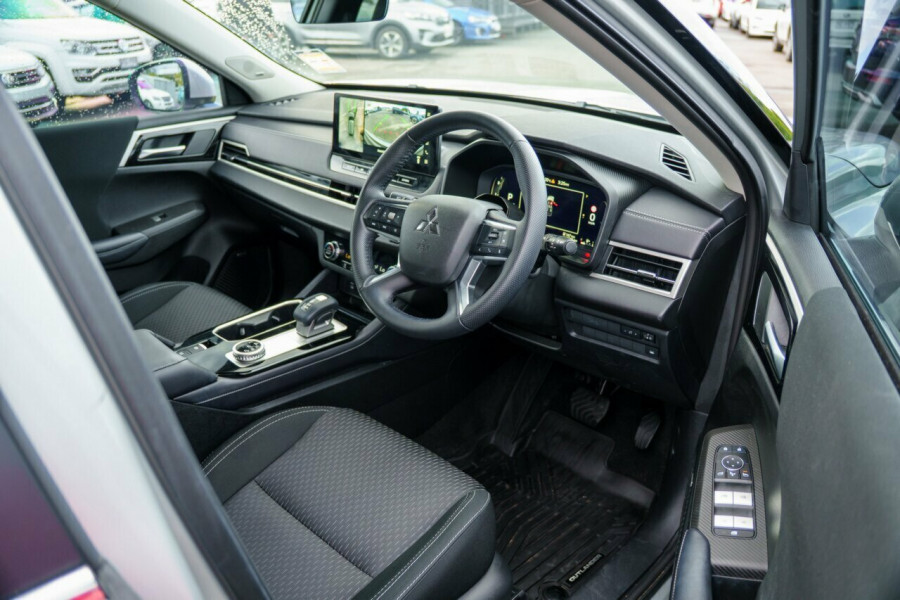 2025 Mitsubishi Outlander ZM LS SUV Image 16