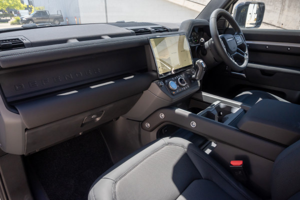 2026 Land Rover Defender L663 110 D350 X-Dynamic SE SUV image 8