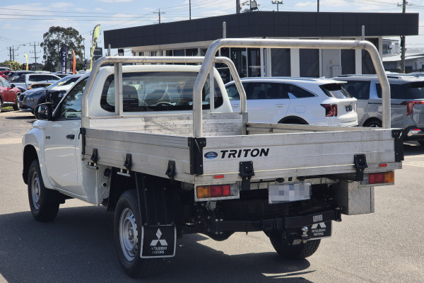 2022 MY22.5 Mitsubishi Triton MR GLX Cab Chassis Image 8