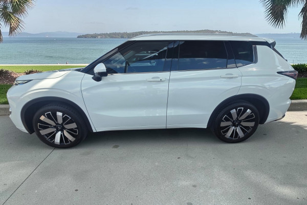 2025 Mitsubishi Outlander ZM Exceed SUV Image 4