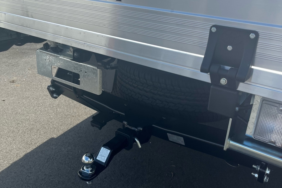 2025 Toyota HiLux GUN126R SR 4x4 Cab Chassis Image 9